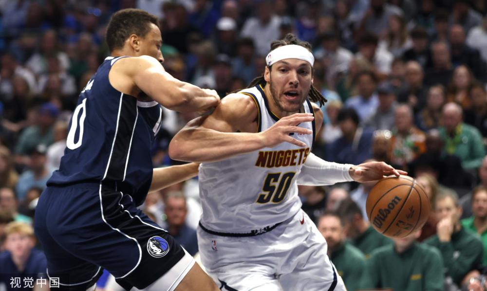 高芙表现出 高芙表现出