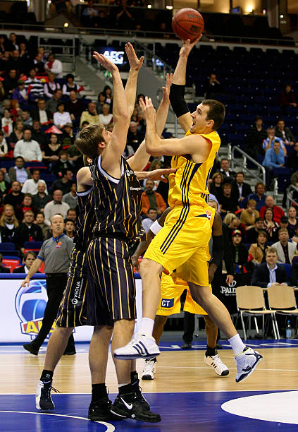 出席仪式只 出席仪式只