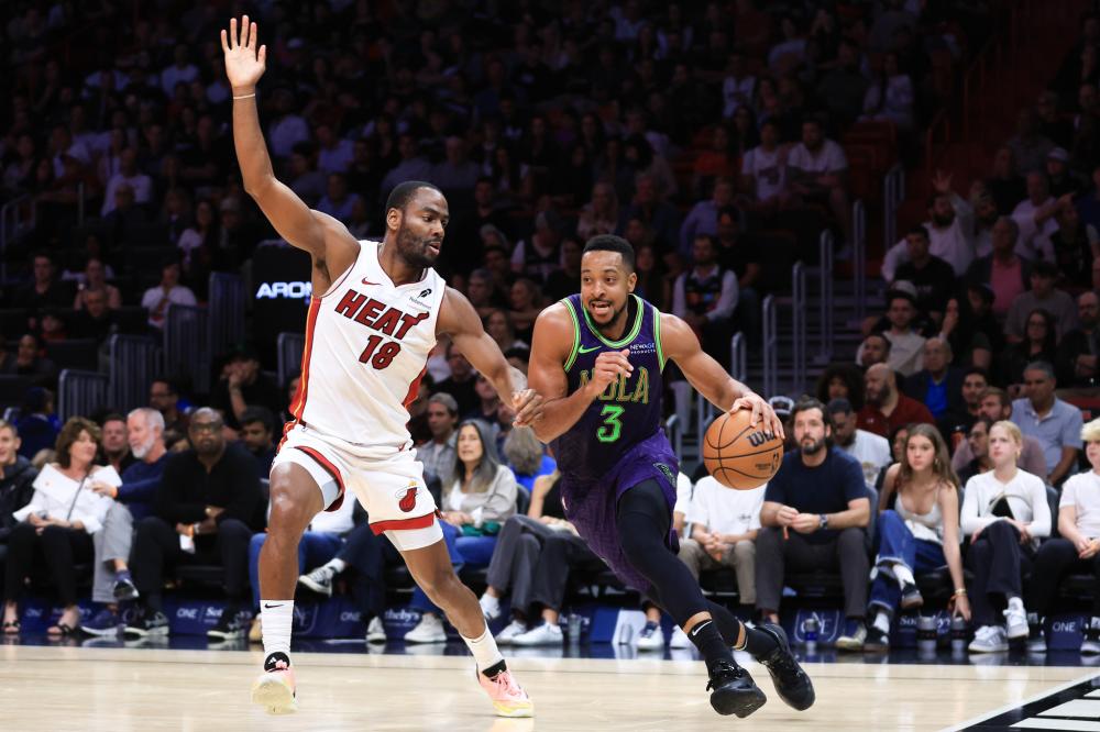 他坚持通过 他坚持通过